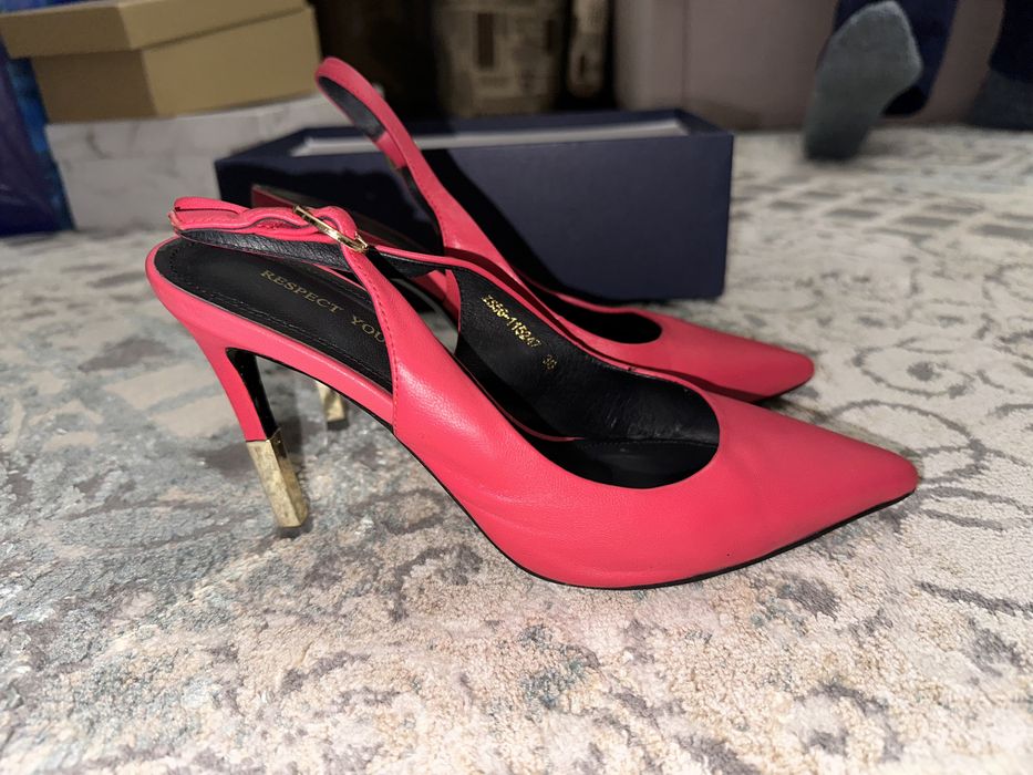 Продам босоножки