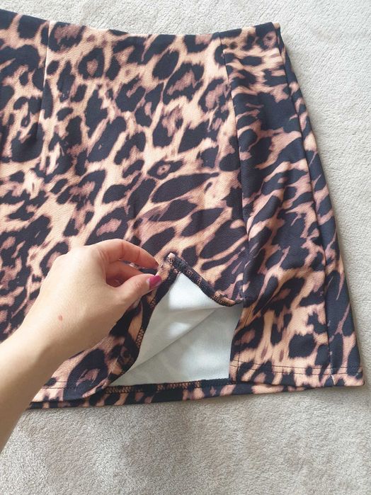 Пола леопардов десен