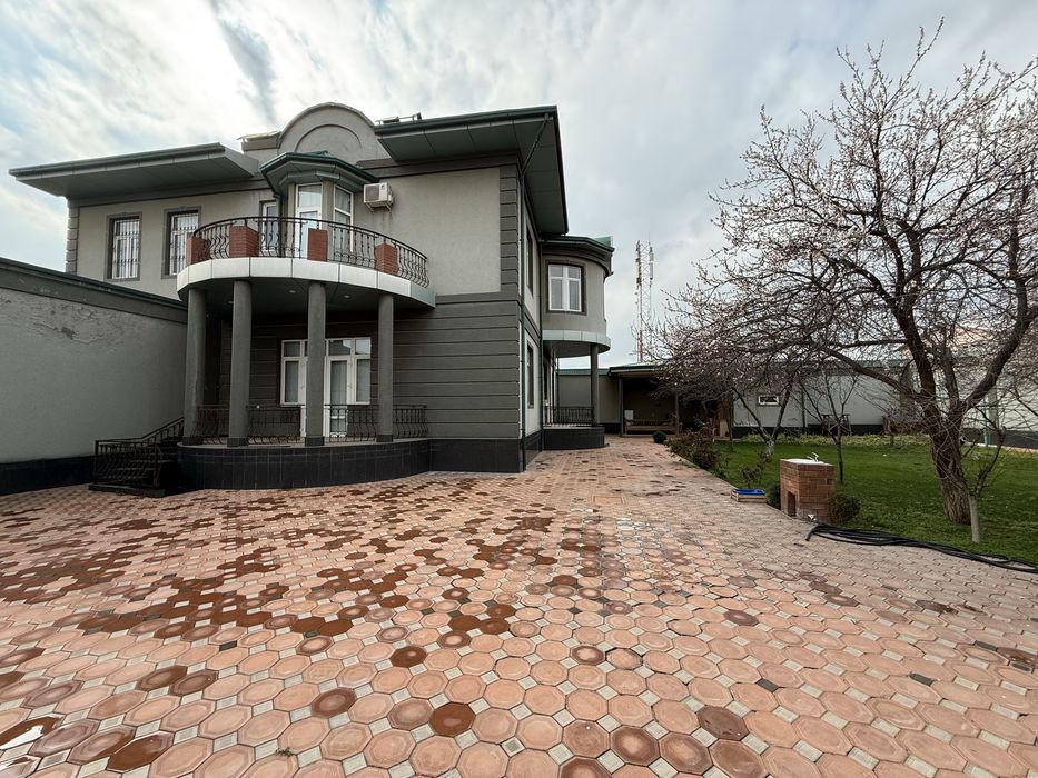 Азербайджанский культурный центр, Аэропорт