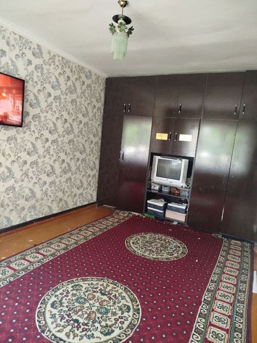 1 honali uy sotiladi  Chilonzor tuman  cho’ponota kochasi 8 dom