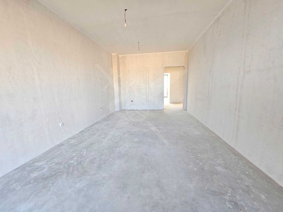 Продава се Тристаен апартамент в Варна, м-т Траката - 92 кв.м за 1750 €/кв.м - Снимка #2