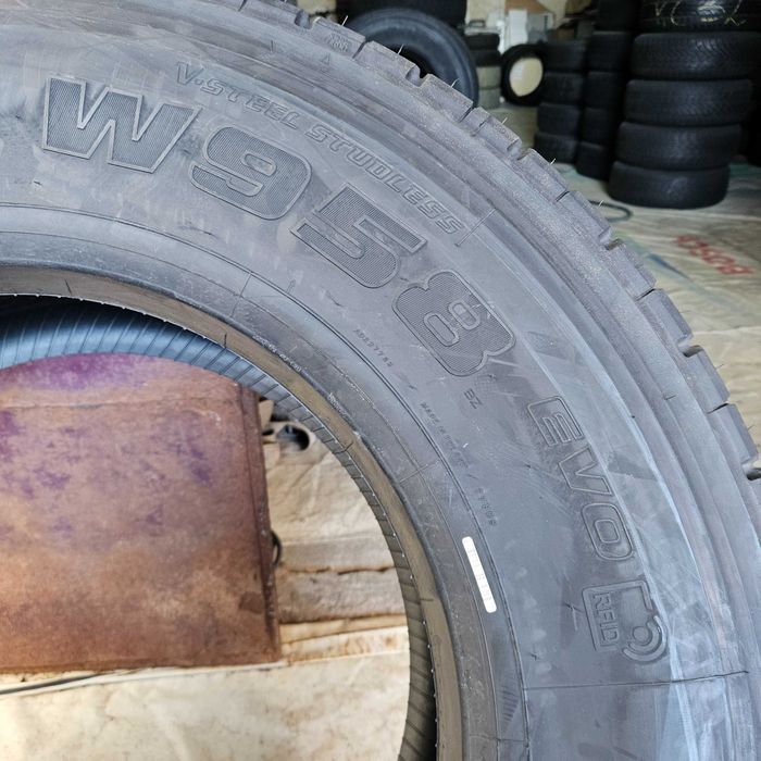 Нови предни гуми 315/70R22.5 Bridgestone W958 156/150L M+S 3PMFS SNOW