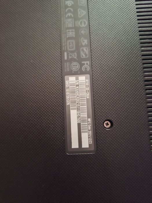 Laptop acer de vânzare cu încărcător si mouse