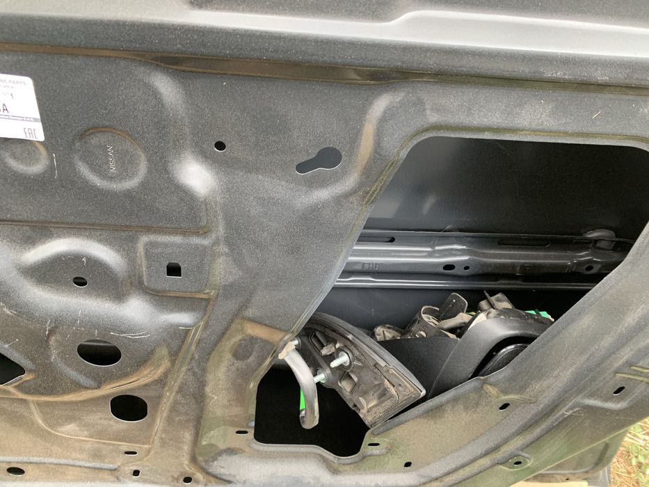 Usa fata Nissan Leaf partea dreapta ( produs nou)