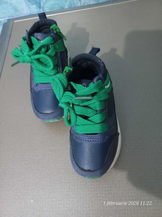 Pantofi sport  nr 22