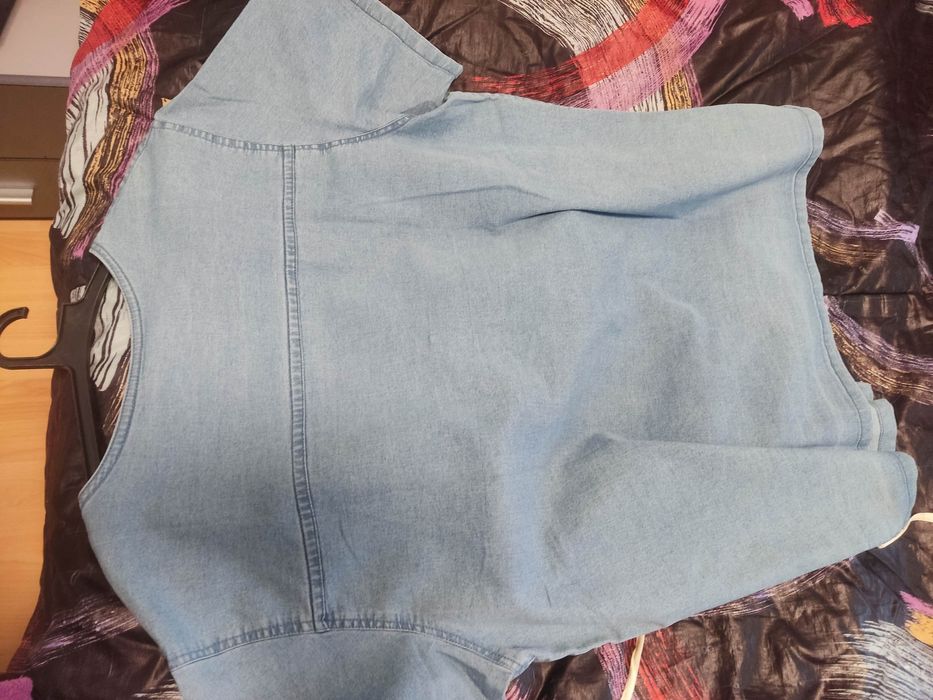 Две дамски дънкови ризи