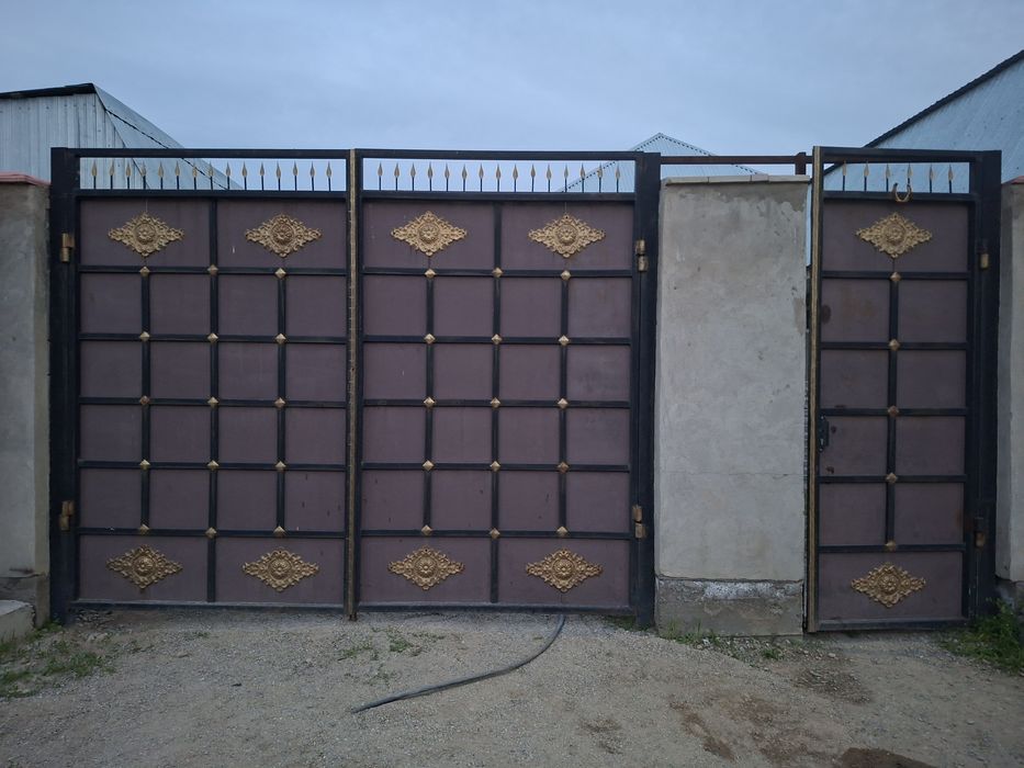 Варота с дверью бу хорошего качества