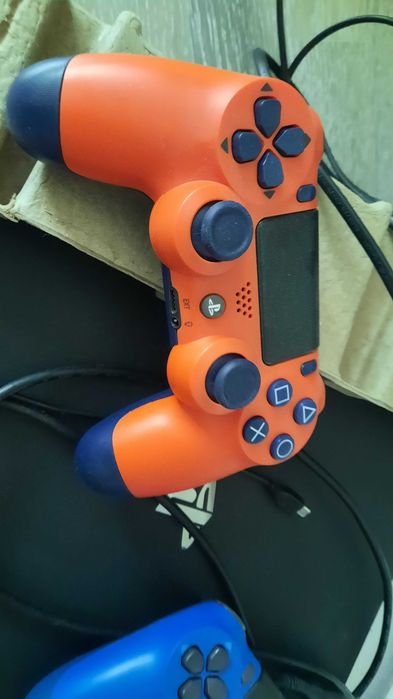 Sony PS4 в отличном состоянии