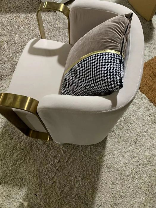 Продам стильные кресла