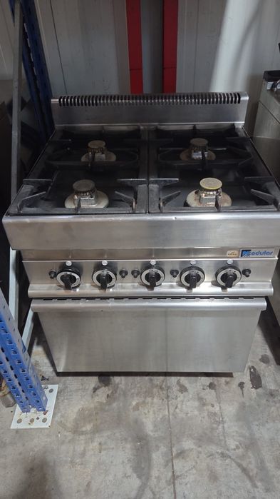 Aragaz profesional 4-6  ochiuri  pe  gaz