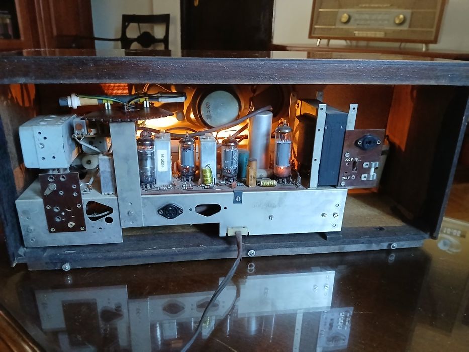 Radio cu lămpi Kapsch Magnat II,1966.