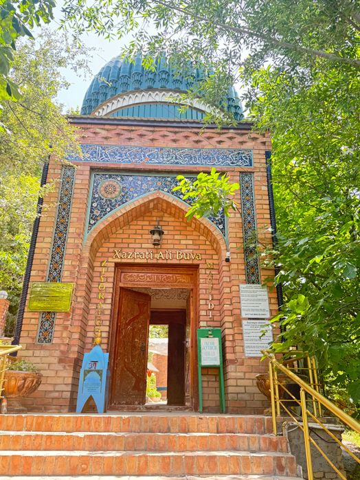 Поездки по Узбекистану. Туры горы Тянь-Шаня. Микроавтобус, кроссовер