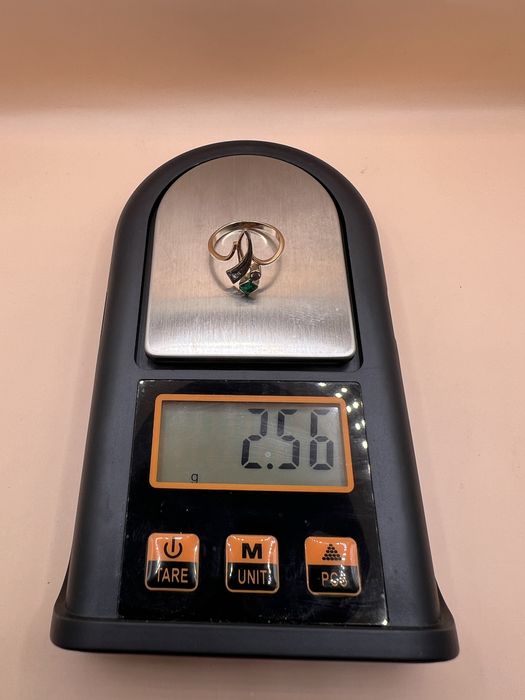 Продам золотое кольцо.