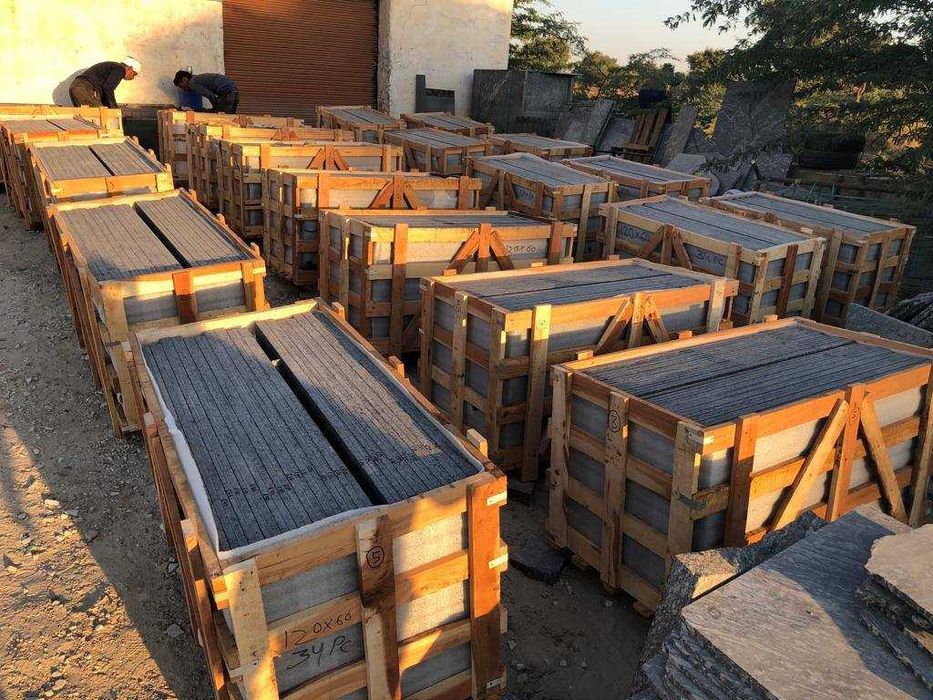 Индийский черный натуральный гранит в Самарканде