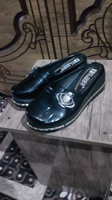 Ayollar tuflisi sotiladi