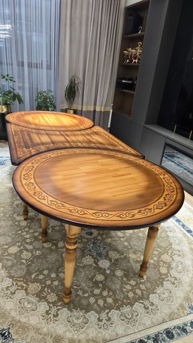 Стол из настоящего дерево