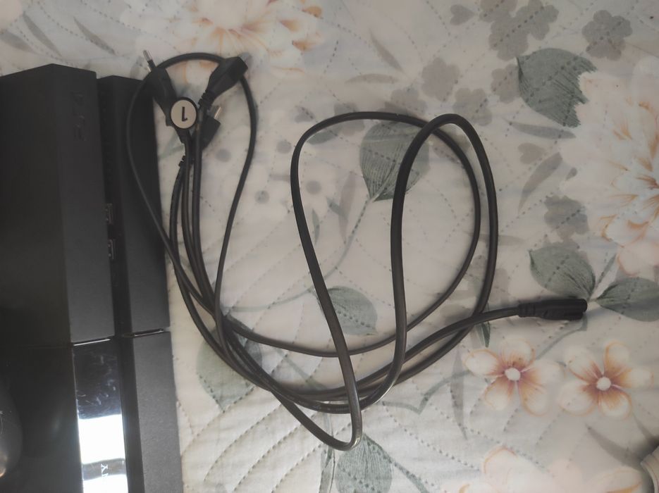 Продам Playstation 4