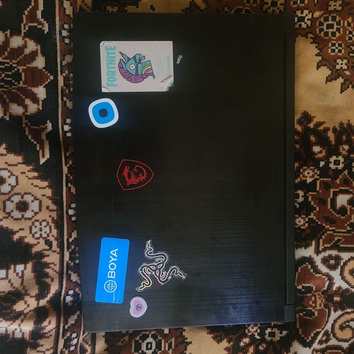 Ноутбук MSI в хорошем состоянии