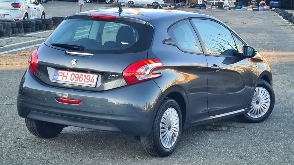 Peugeot 208 Coupe * 2015 * 1.6Diesel * Euro5 * Navi  Xenon  Led  Klimă