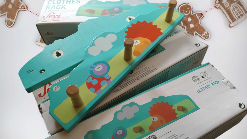 Чудесни дървени детски закачалки 3-ка в кутия / всичко с дърво