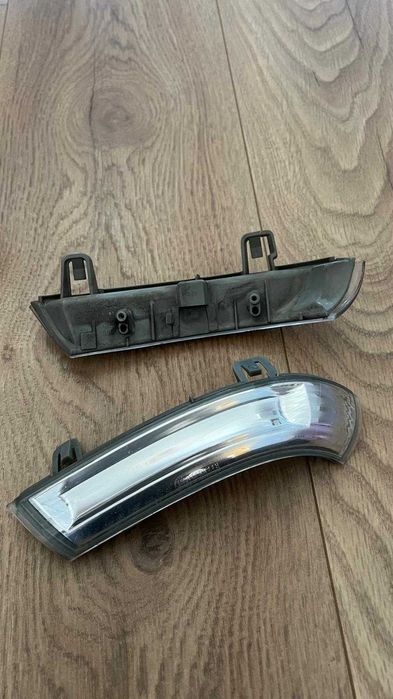 Semnalizari oglinzi originale golf 5 19. TDI