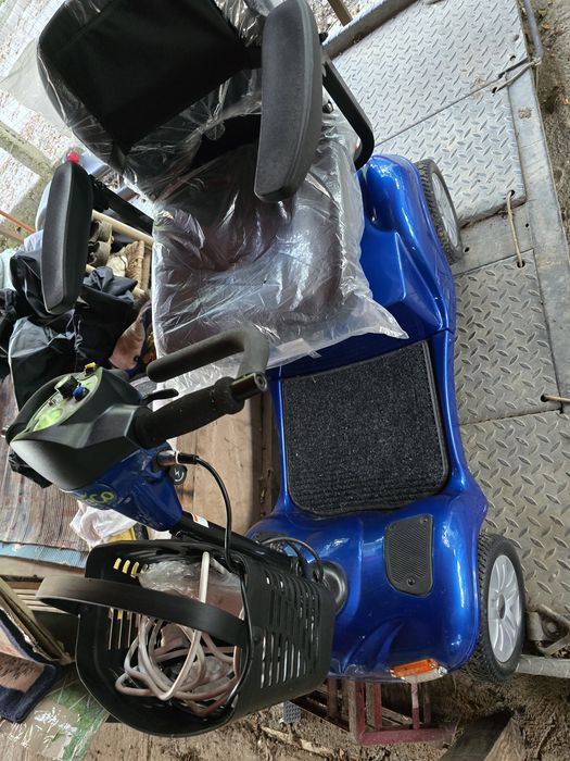 Scooter/scuter/cărucior electric Bătrâni,pers. Dizabilități