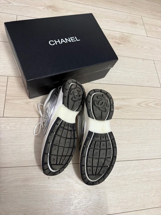 Vand chanel runners
