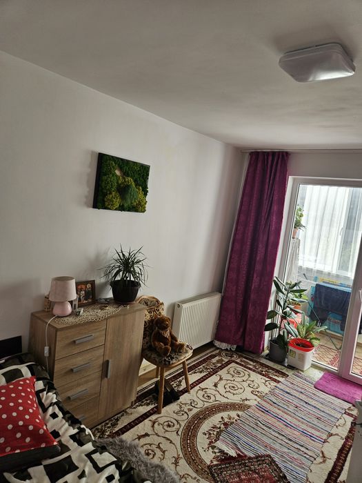Vand apartament o camera Floresti!