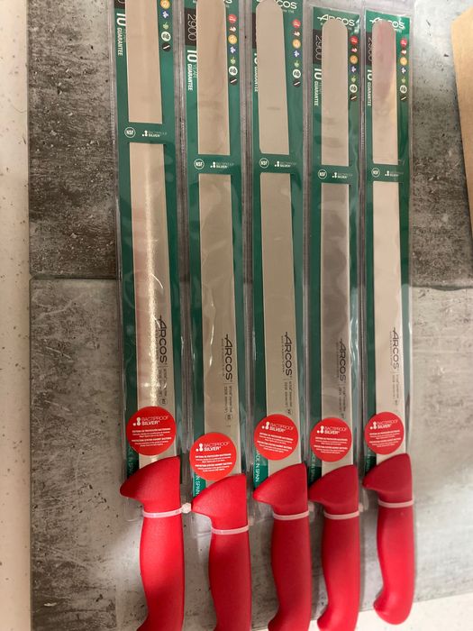 Ножове и стойки за хамон , прошуто и еленски бут