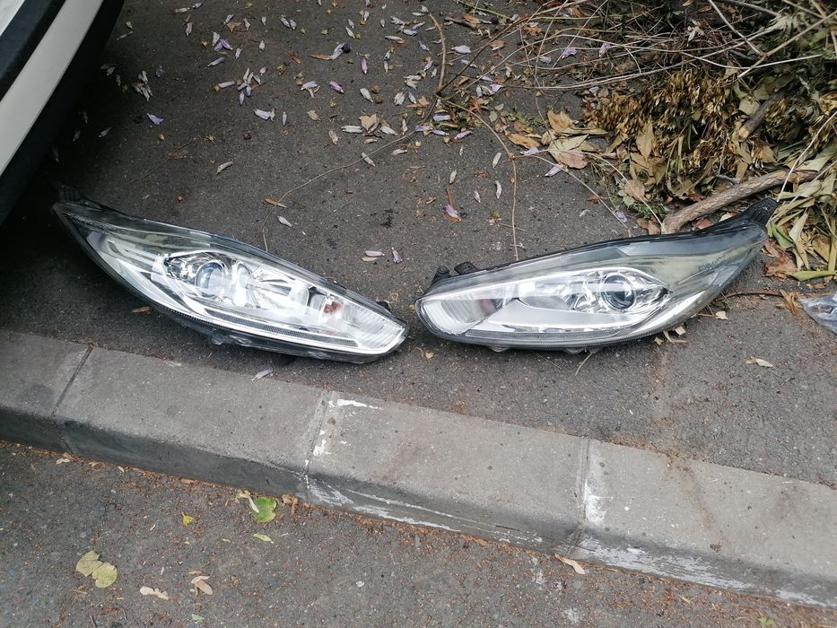 Bara fata aripa far capota trager radiator ventilator Ford Fiesta, an 2015