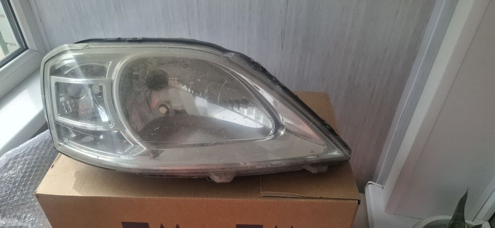 Фары Лада Ларгус