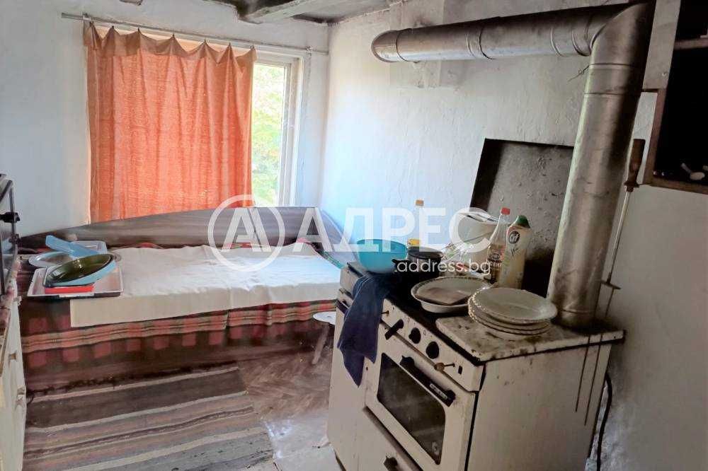 Kъща с двор в гр. Разград!