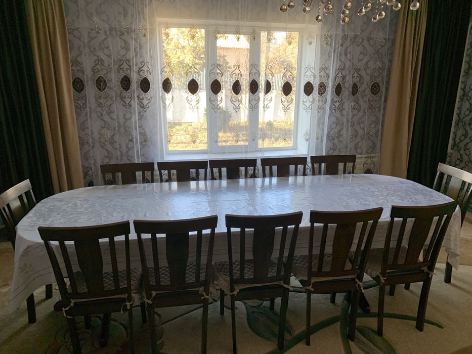 Стол и стулья почти новый