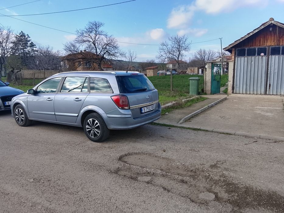 Продавам Опел Астра