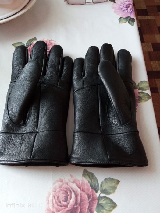 Новые мужские кожаные перчатки.