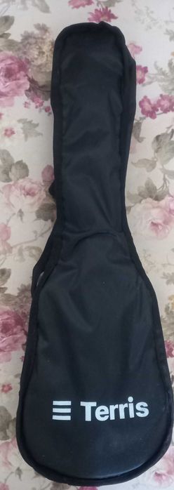 продам бу укулеле