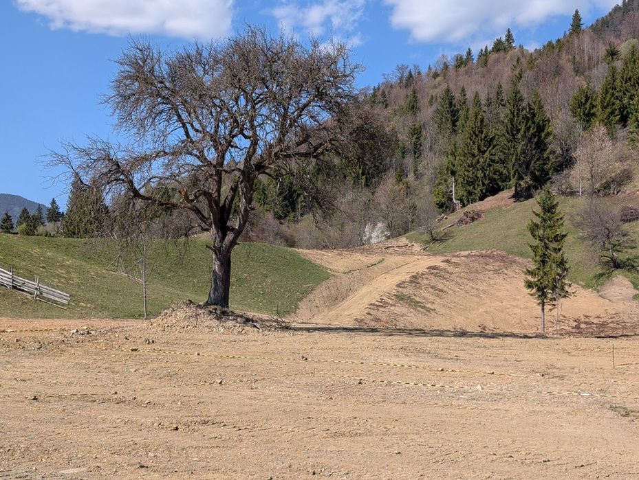 Teren Panoramic cu vedere spre lacul Colibita