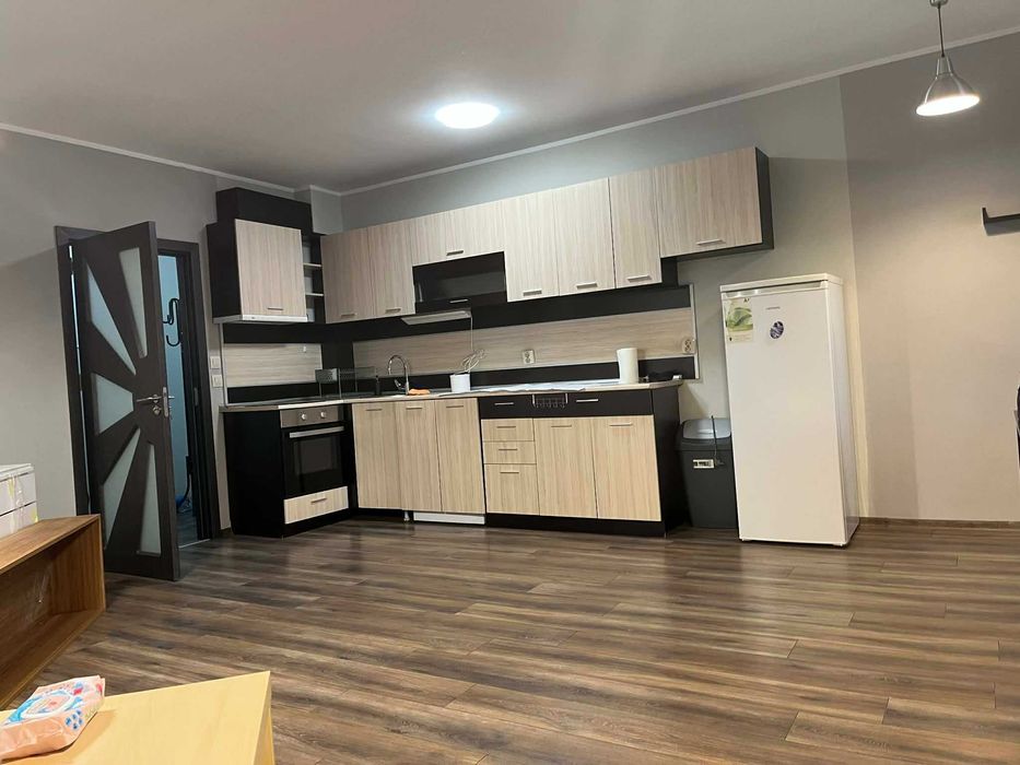 Ламиниран паркет ac4/32  + ПВЦ первази