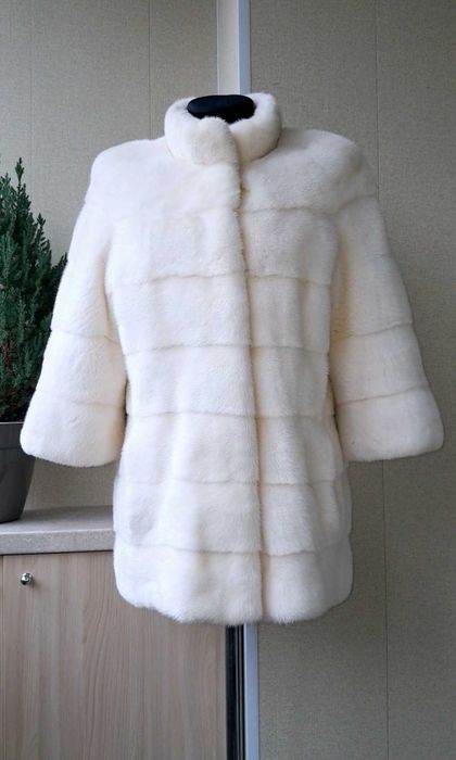 Haina de blana Vizon , blană nurcă ,   alb color