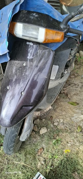 Piaggio zip 4 timpi ,trebuie curățat carburator sau schimbat,și aprilia 2 timpi sa oprit din mers amândouă cu acte ,dau la schimb pe unu bun