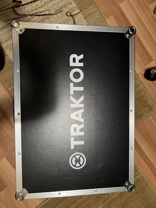 Consola DJ Traktor s4 mk3