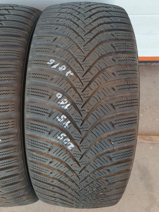 Зимни гуми 2 броя HANKOOK Winter Icept RS2 205 45 R16 дот 2816