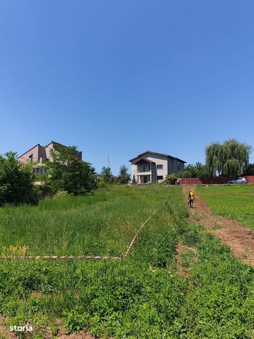 Teren de vânzare în apropiere de pădure și facilități