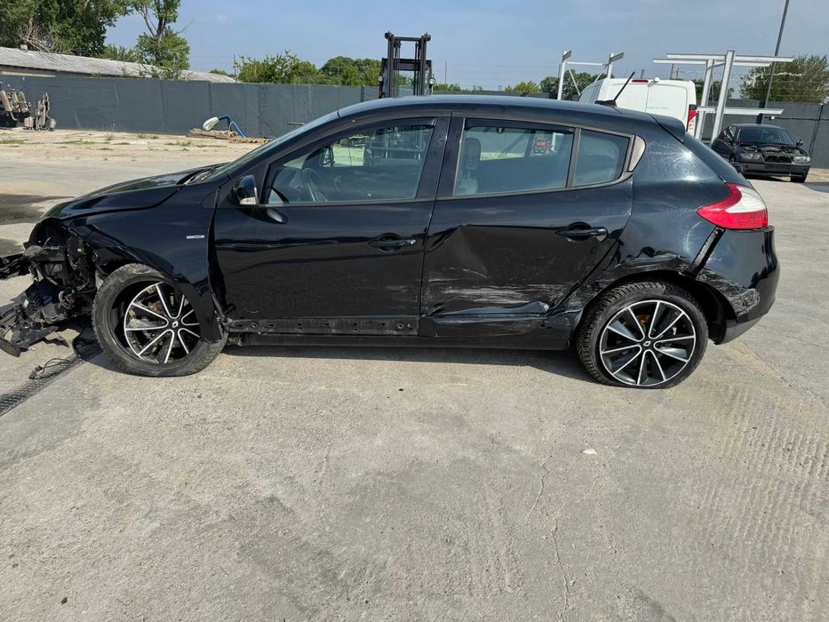 Dezmembram Renault Megane 3 2012 hatchback 1,5 Cod motor K9K