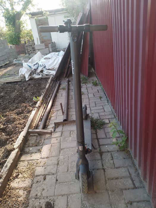 Продам электро самокат нейнейбот