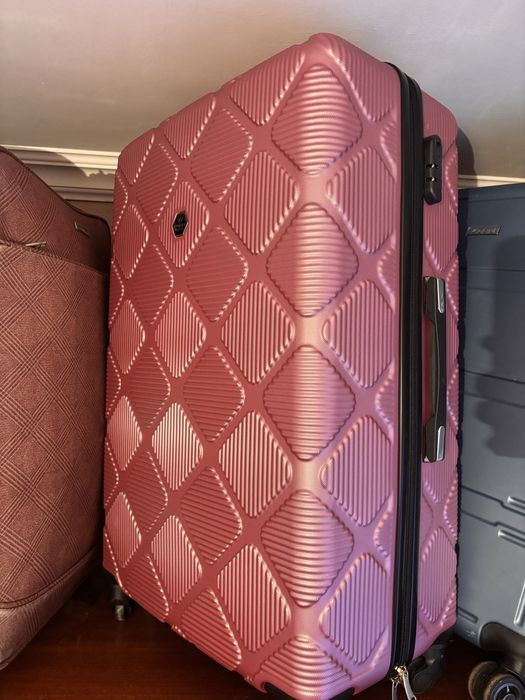 Чемоданы дорожные