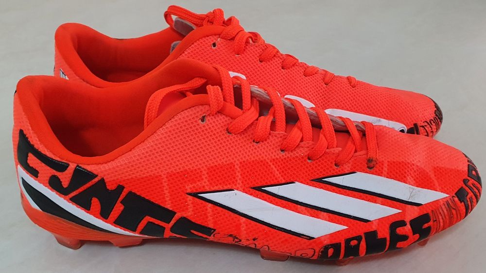 Бутсы оригинал фирмы Adidas отличном состоянии.