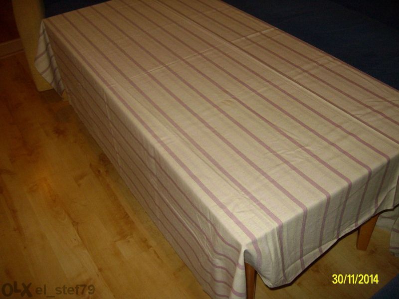 Покривка от лен и памук и червена вълнен плюш