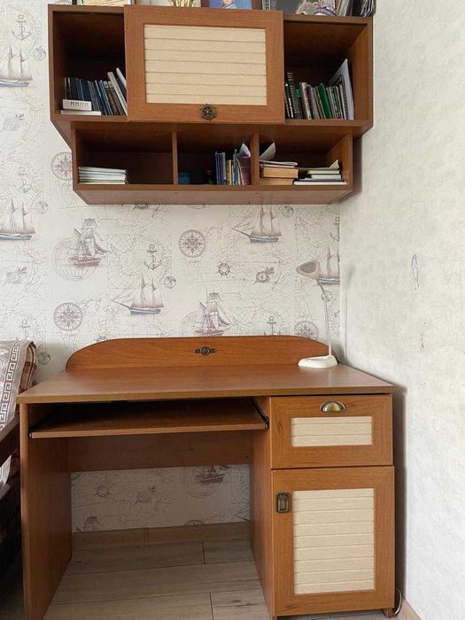 Продам: ГАРНИТУР школьника