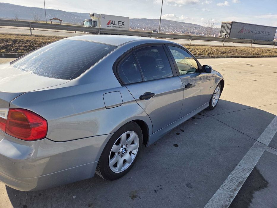 BMW E90 Seria 3 318i